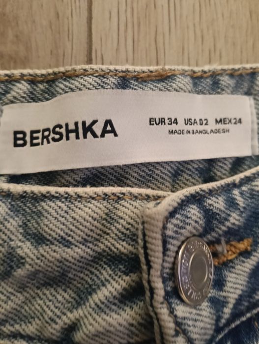 3 perechi Blugi Damă mărimea 34 in stare foarte bună. La 40 lei bucata.