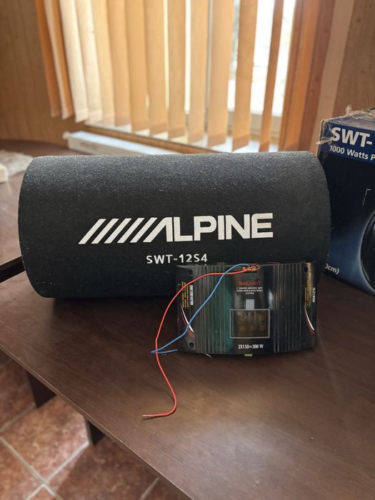 Subwoofer Alpine SWT-12S4 cu statie Marquant