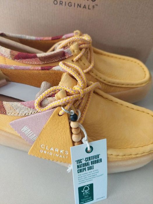 НОВО! Дамски обувки тип Wallabees Limited Edition Clarks Жълто