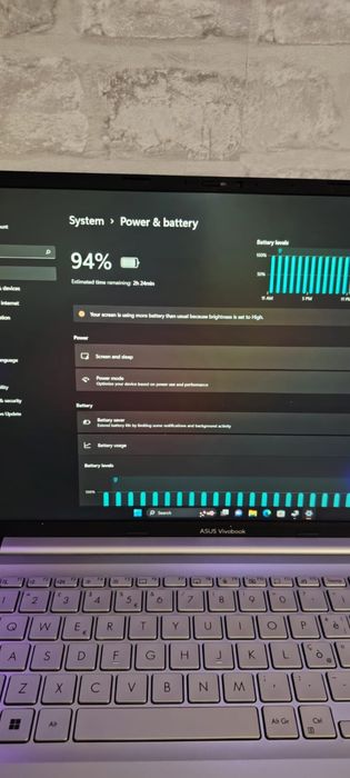 Asus Vivobook 16" OLED 4k Model M1603q  Procesor AMD Ryzen 5 5600H 3,30Mh