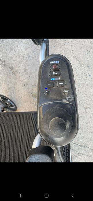 Коляска прогулочная электронной