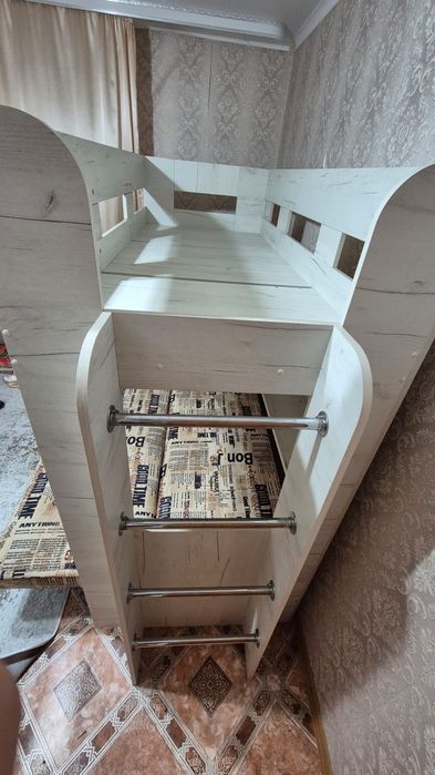 Двухъярусная кровать