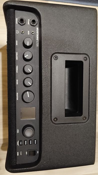 Моделиращ комбо усилвател Fender Mustang LT25