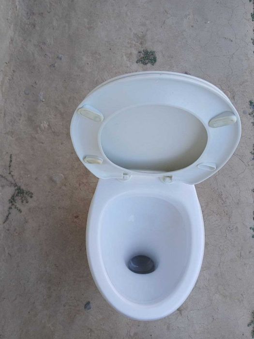 Б/у унитаз сотилади. Усталар учун вактинчалик ишлатиш учун.