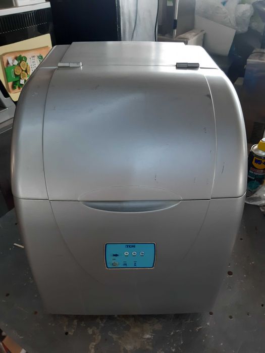 Полупрофесионален ледогенератор