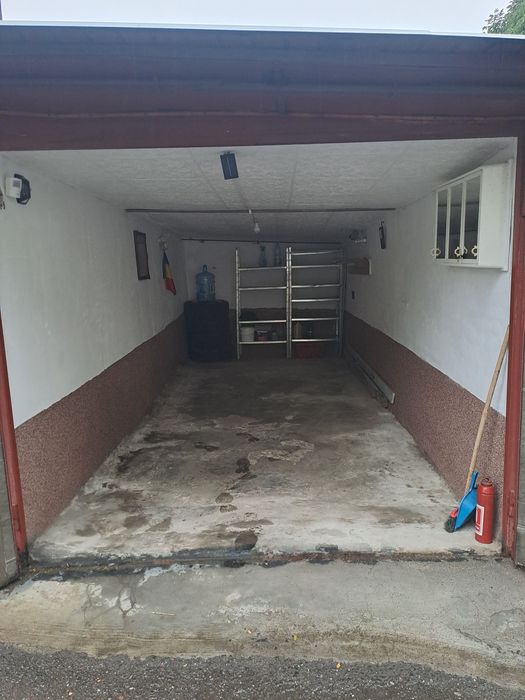 Vând Garaj zona Apicultorilor