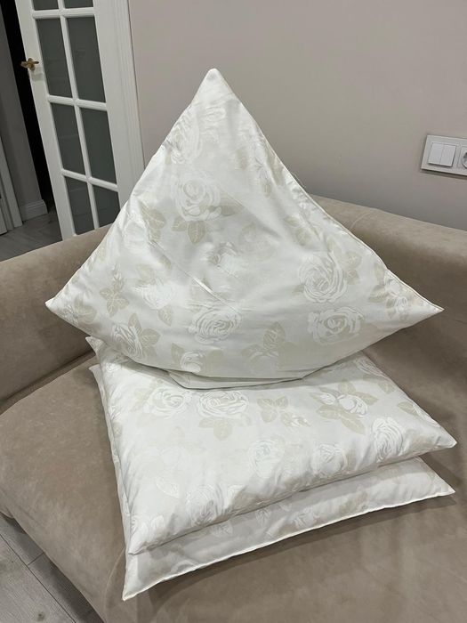 Подушки новые , перо, есть 4 шт