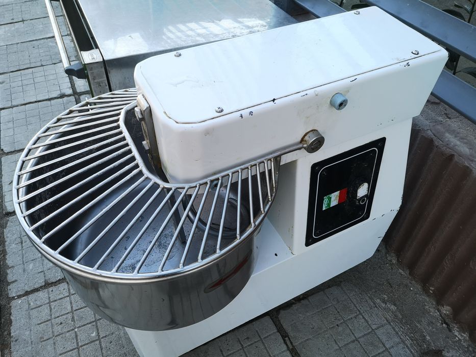 Машина  Тесто 22 литра  Пицария  Фурна  Конвекторна Фурна UNOX  220V Н