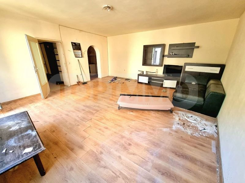 Продава се Многостаен апартамент в Варна, Център - 201 кв.м за 1891 €/кв.м - Снимка #1