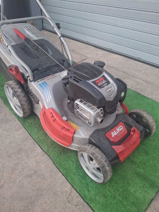 Бензинова самоходна косачка