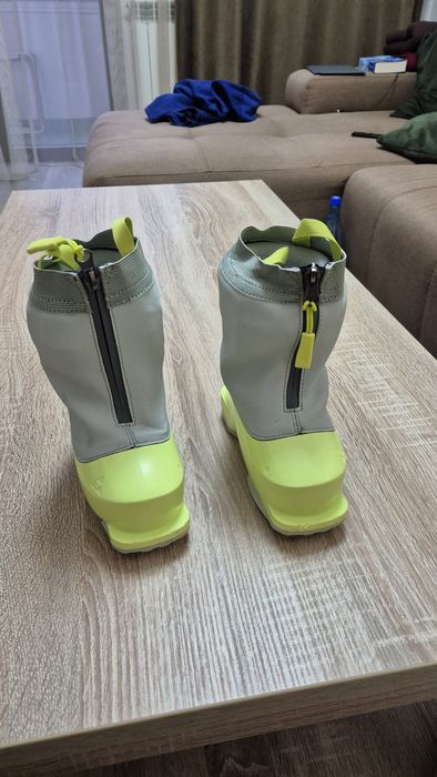 Vând clapari de schi pentru copii *Fischer One*, mărimea *25*