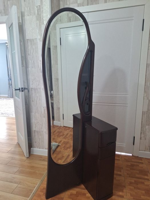 Продаю трюму с зеркалом