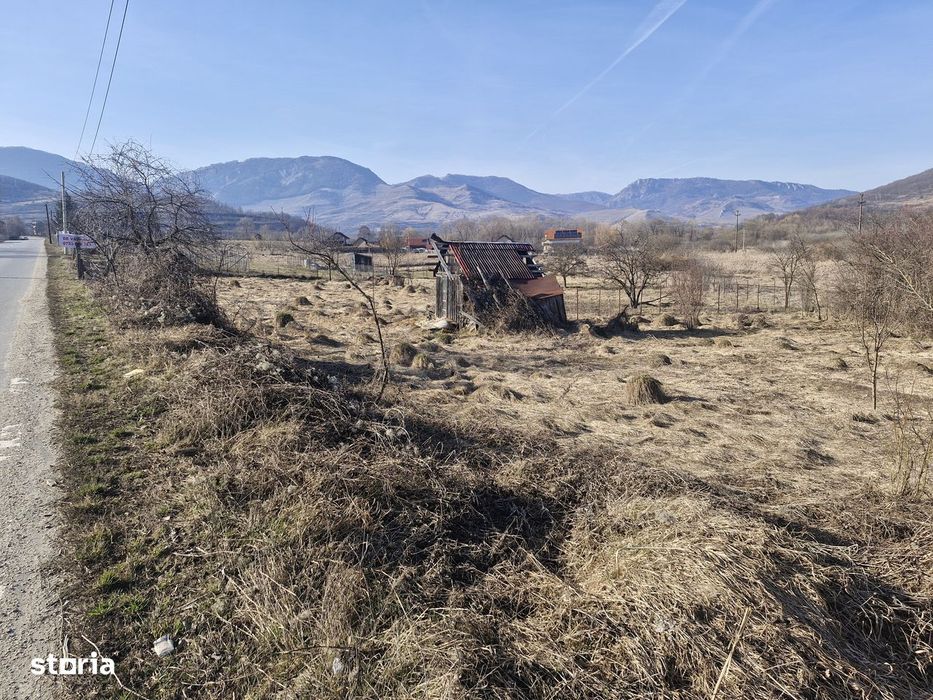 Teren de vânzare, acces asfaltat,lângă șosea, 2214 mp