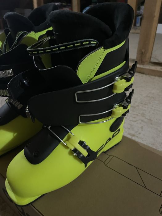Vand clapari noi  ski pret 350 lei