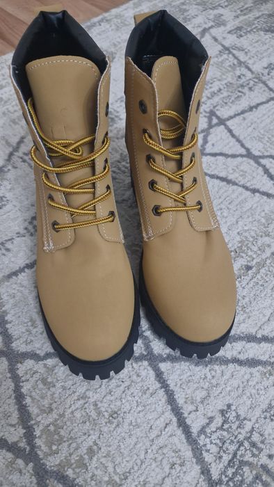 Продам весенние ботиночки