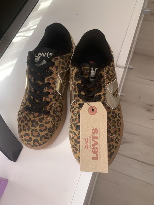Adidasi levi’s animal print