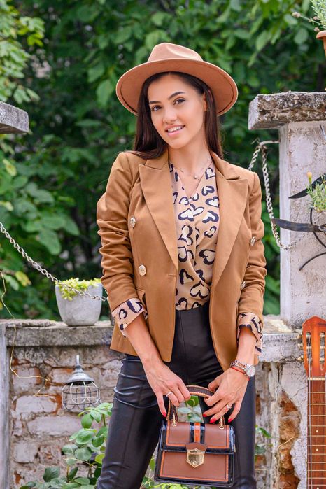 Дамско сако в цвят Camel