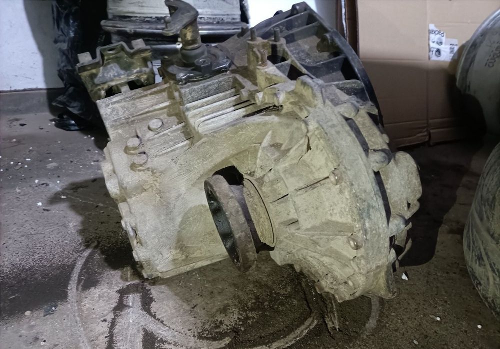 Cutie viteze manuală Vito w638 2.2 CDI, bluza top Marim