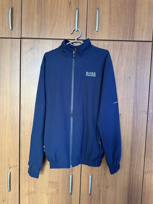 Vând Urgent Trening Hugo Boss în stare impecabilă