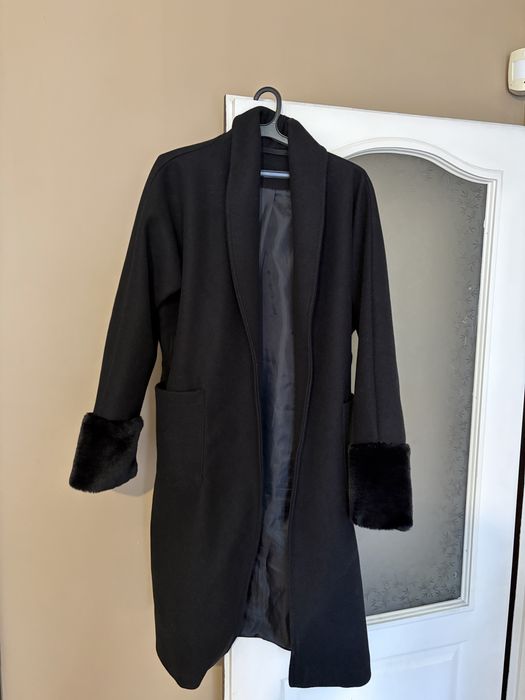 Дамско палто с пух на ръкавите