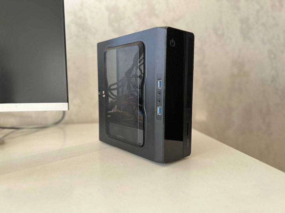 Корпус формата Mini ITX + блок питания