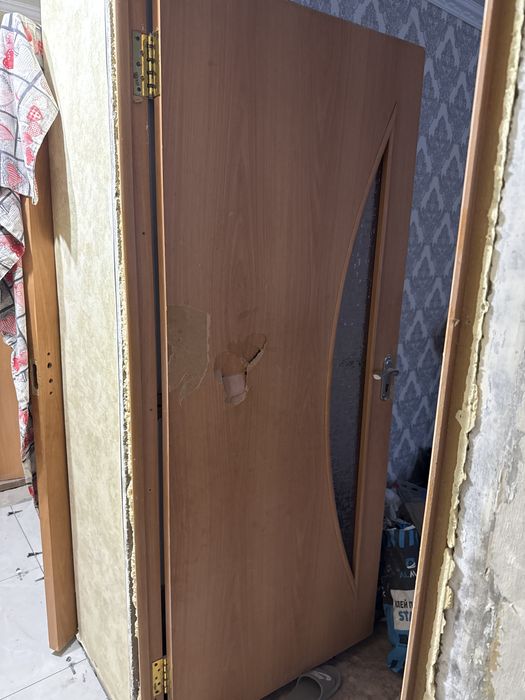 Продается кухонный гарнитур, дверь, зеркало, комод