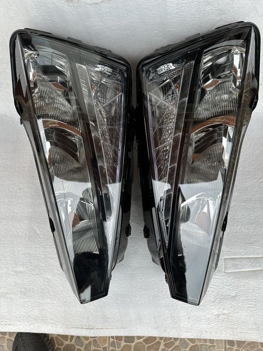 Faruri stânga dreapta halogen led skoda scala.