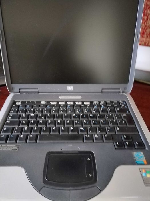 4 laptop-uri pentru piese. Citiți descrierea