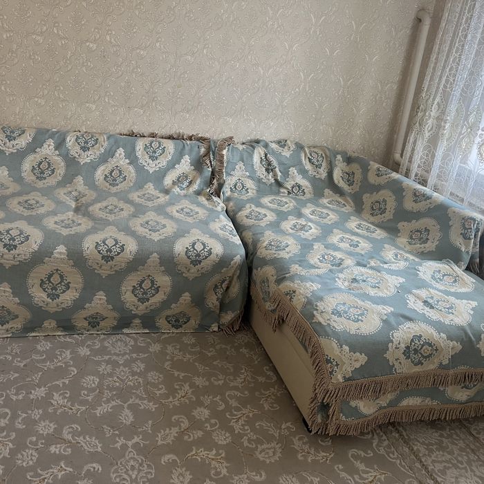 Продам диван в зал в