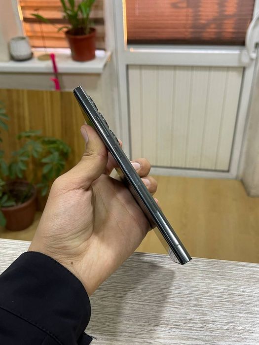 Samsung galaxy s23 ultra 5G 12/512gb holati ideal
Samsung galaxy 
Sam