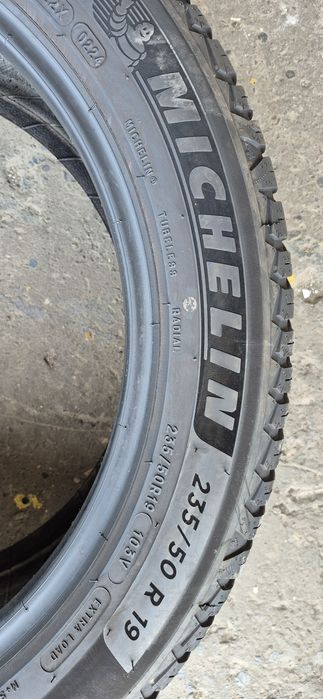 4 anvelope M+S Michelin,fata 235/50/19,spate 255/45/19.Pretul este pe bucata