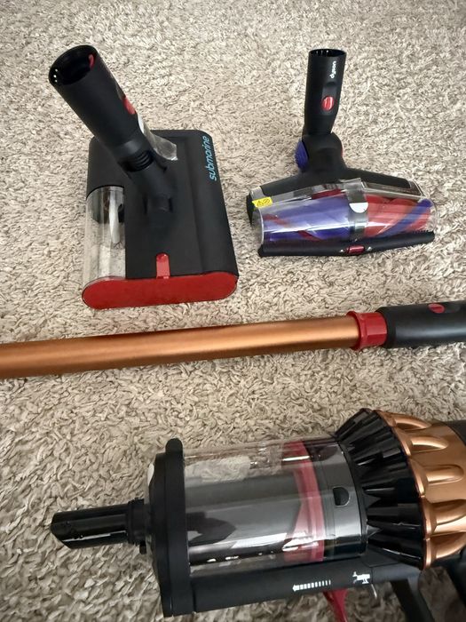 Dyson v16  piston Animal Submarine nou 2016