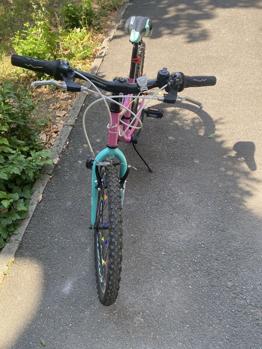 Vand bicicleta cu roti de 24