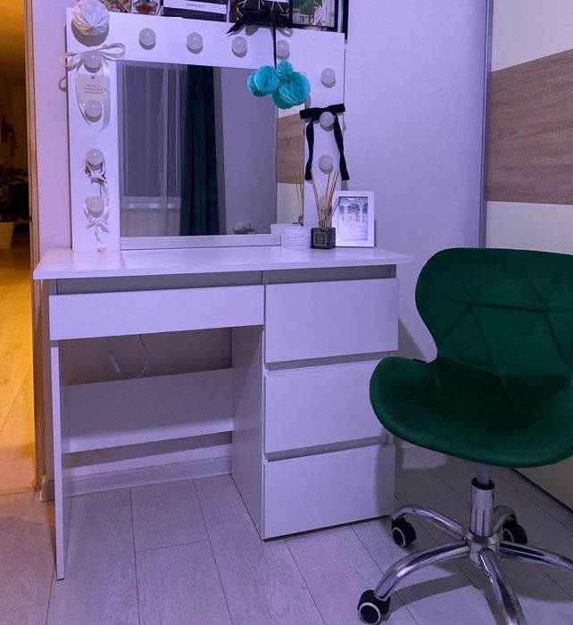 Vând măsuță cu scaun