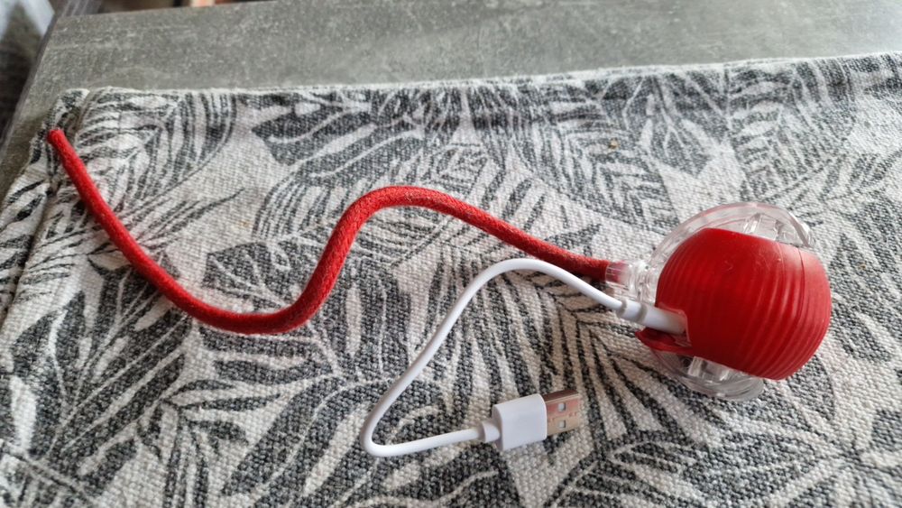 Jucarie pisica , se incadra prin cablu USB