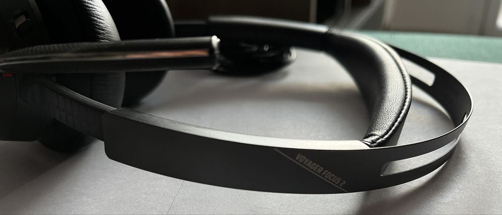 Слушалки Plantronics Voyager Focus 2