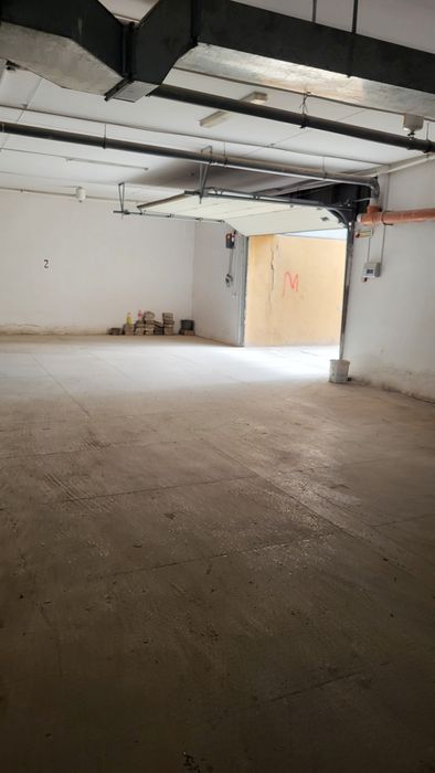 Подземный паркинг в центре города.