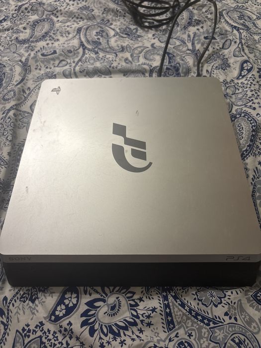 PS4 Slim editia Gran Turismo+2 controllere+2 jocuri+2 cabluri pentru controller