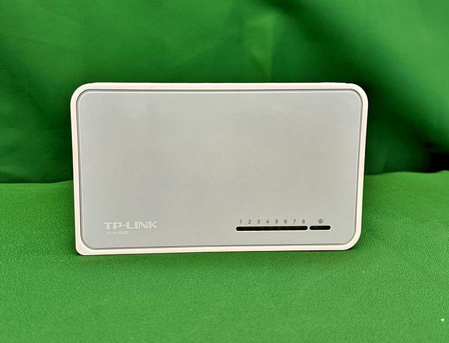 Продавам Switch TP-Link 8-Port 10/100Mbps - TL-SF1008D