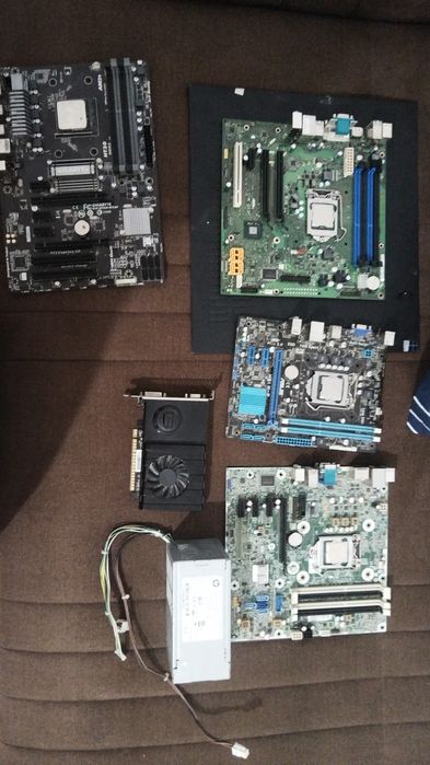 LOT componente PC | 4 placi de baza + 4 procesare + GT 640 + Sursa HP