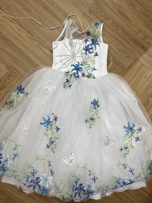 Платье нарядное 6-8 лет