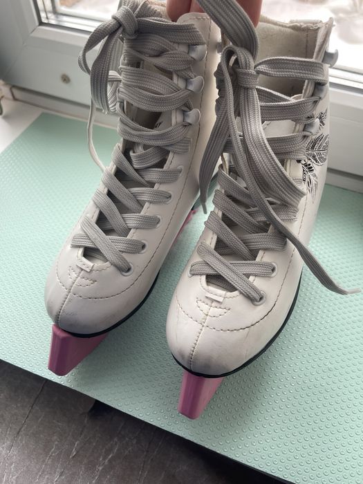 Фигурные коньки на девочку р. 30