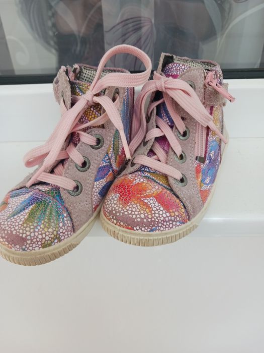 Детски пролетни  обувки на superffit за момиче  номер  23 и 33