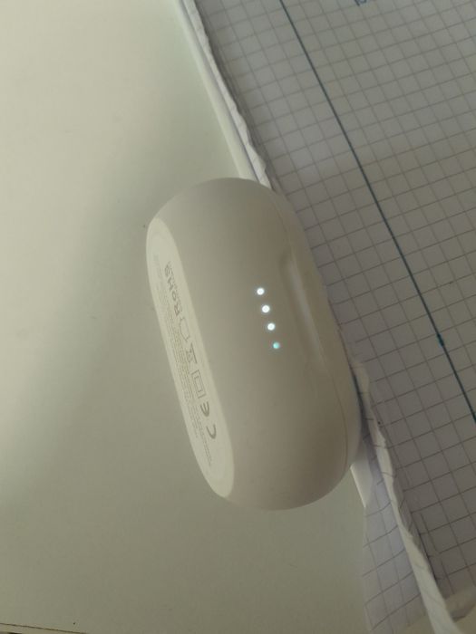 Casti(earbuds) swissten aproape noi