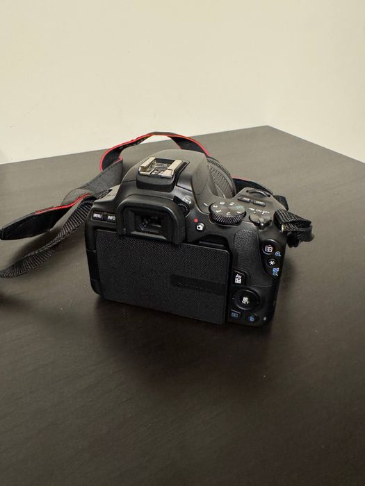 Продам камеру Canon EOS 250D