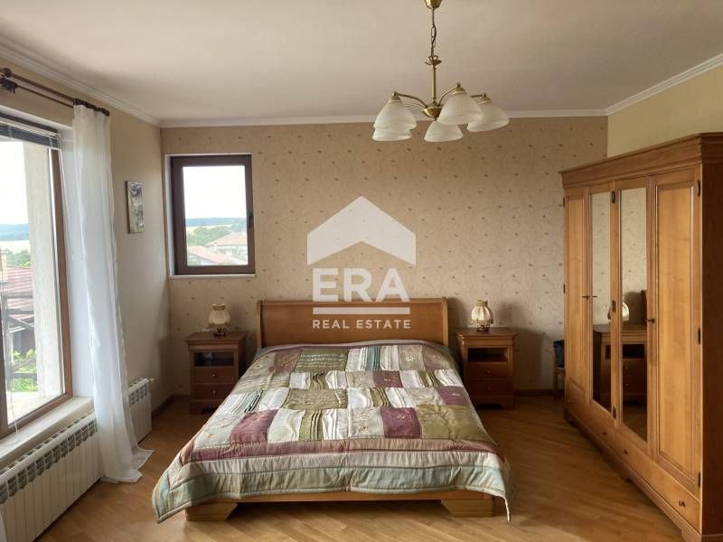 Двуетажна обзаведена къща в село Здравец област Варна