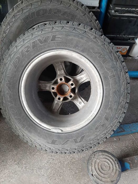 Джанти EMR 15" 5x114.3 / 7Jx15H2 с гуми Maxxis Worm-Drive 215/75/R15