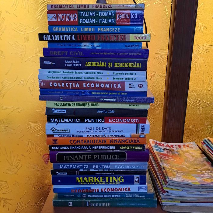 Carti vechi vand, la 2 lei buc.