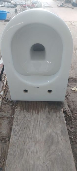 Продам подвисной унитаз