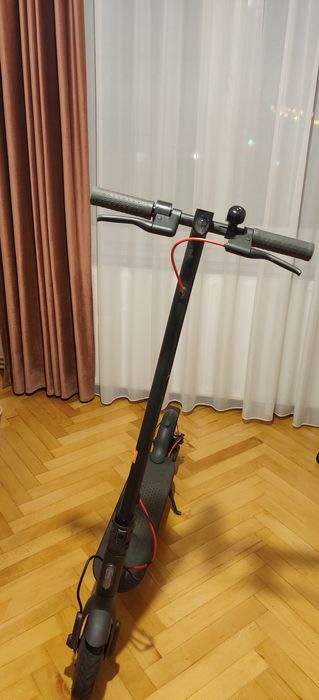 Trotineta electrica Xiaomi M365 Pro 2 seria 2, folosita putin